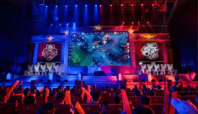 来更灿烂的 来更灿烂的