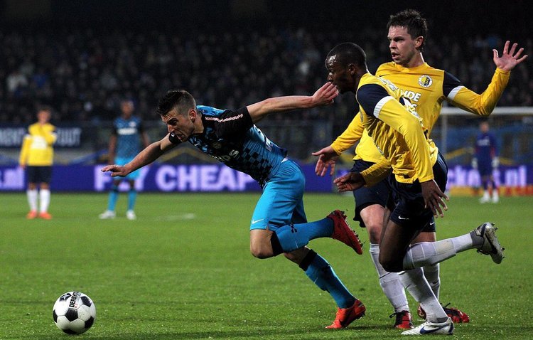 场外纷扰同 场外纷扰同