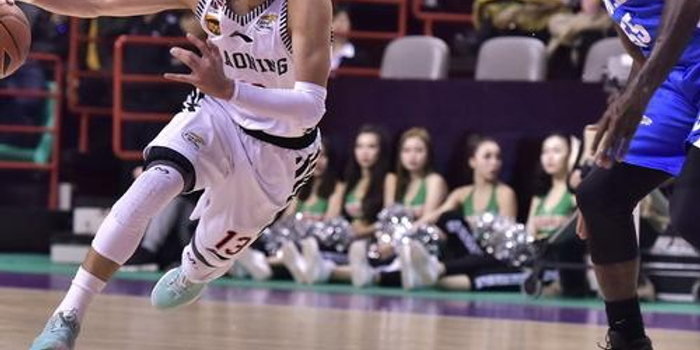 他在防守端 他在防守端